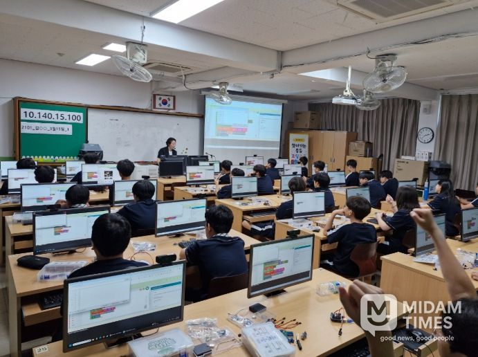 ‘찾아가는 중등 코딩교실’개시