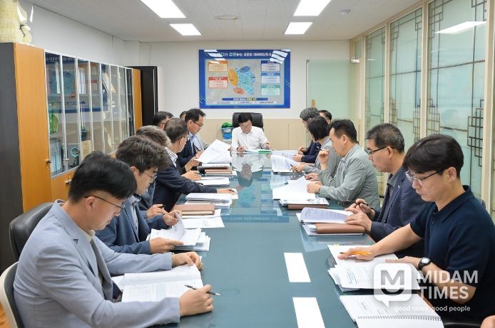 지난 15일부터 23일까지 6일간 ‘2026년도 주요업무계획 보고회’를 열고 민선 8기 4년 차 시정 운영 방향과 여수 미래 발전을 위한 핵심 과제들을 점검했다.