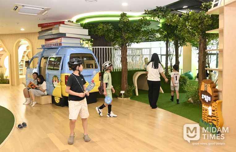 달성어린이숲도서관 사진 (1층 요정들의 숲)