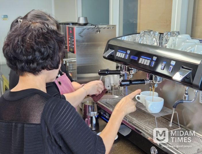 1인가구 주민 대상 디저트만들기 체험프로그램 진행