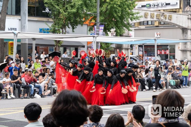 영덕문화관광재단 '청춘힐링 실버발레'팀2025 댄싱노원 거리페스티벌 특별상 수상