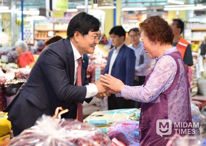 전통시장, 상점가 방문해 상인들과 소통