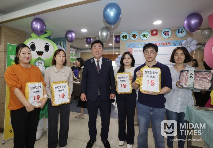 구내식당서 직원들과 ‘잔반 제로’ 참여