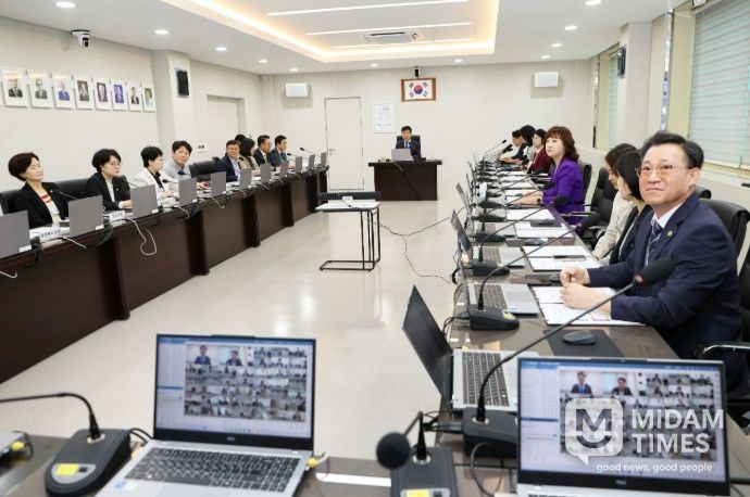 학교장 중심 실천 리더십을 위한 화상회의