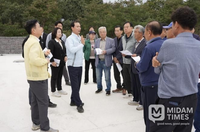 맹동저수지 둘레길 조성 사업 현장 방문.jpg