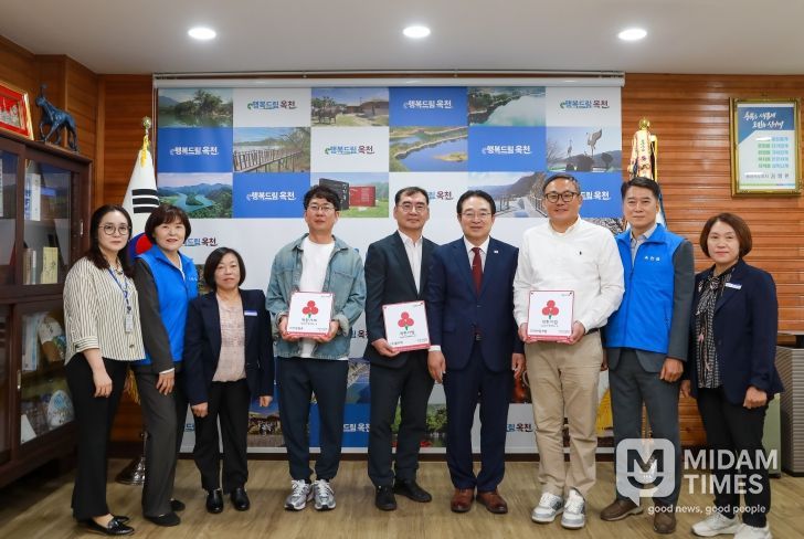 옥천군‘착한기업·착한가게’인증패 전달