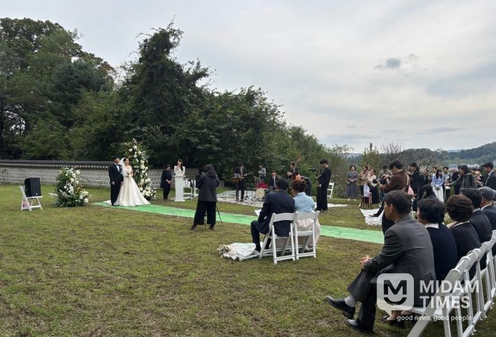 강화군, ‘열린 유산 프로젝트’ 본격 가동… 강화 고려궁지서 첫 야외 결혼식 열어