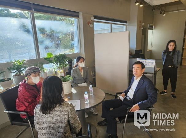 조길형 시장, 현안사업 현장 점검(여성회관 리모델링)