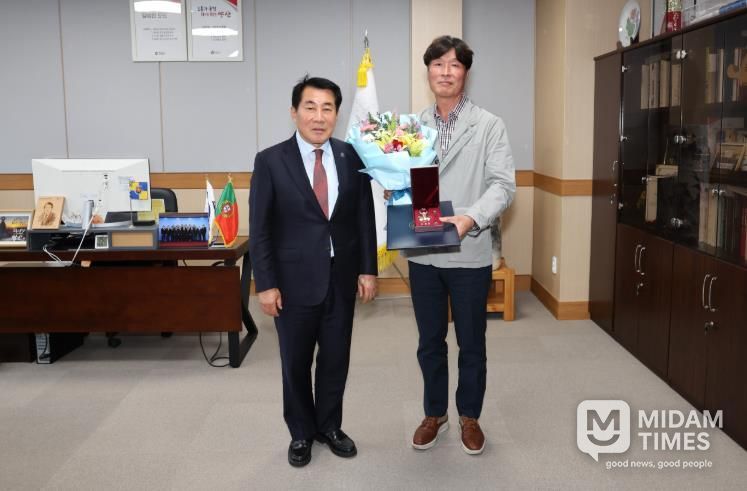 양산시, 6.25참전유공자 유족에 화랑무공훈장 전수