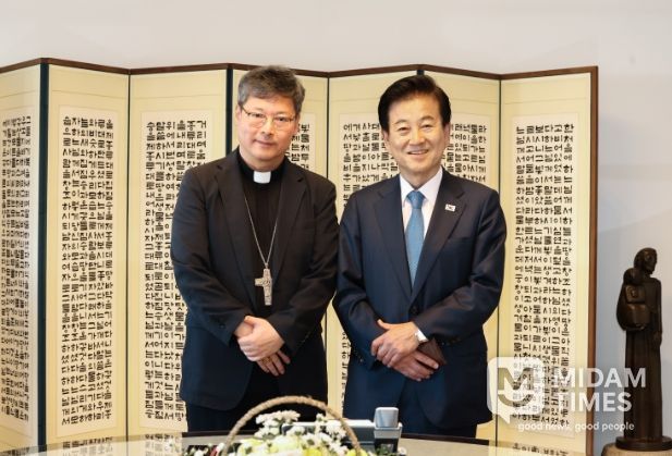 정동영 통일부 장관 서울대교구장 정순택 대주교 예방