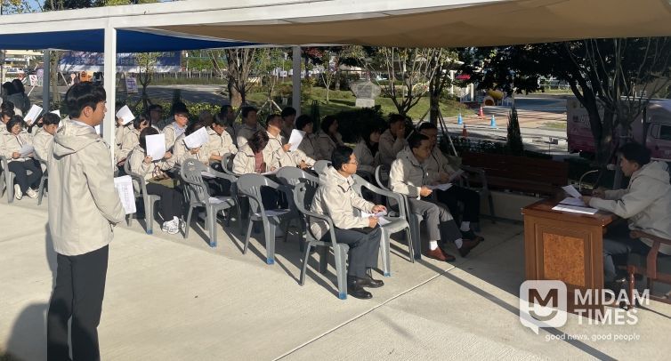 보은군, 대추축제 성공 위해 매일 아침 ‘현장 중심 간부회의’ 개최-대추축제장에서 열린 간부회의 모습