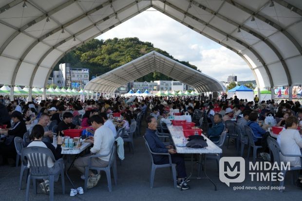 32만명 방문하여 대한민국 최고의 수산물 축제