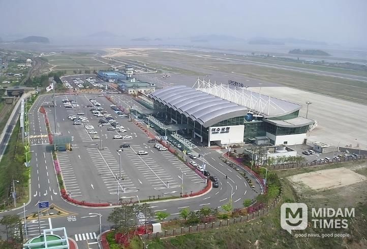 여수공항 전경 사진
