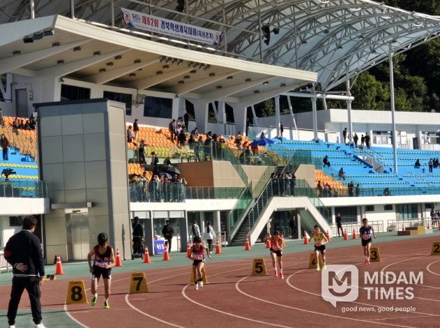 경북교육청, ‘제62회 경상북도학생체육대회 개최’(420교 3,483명 참가...체육 영재 발굴과 학교체육 활성화 기대)(28일 영주시민운동장에서 육상 경기를 펼치는 모습)