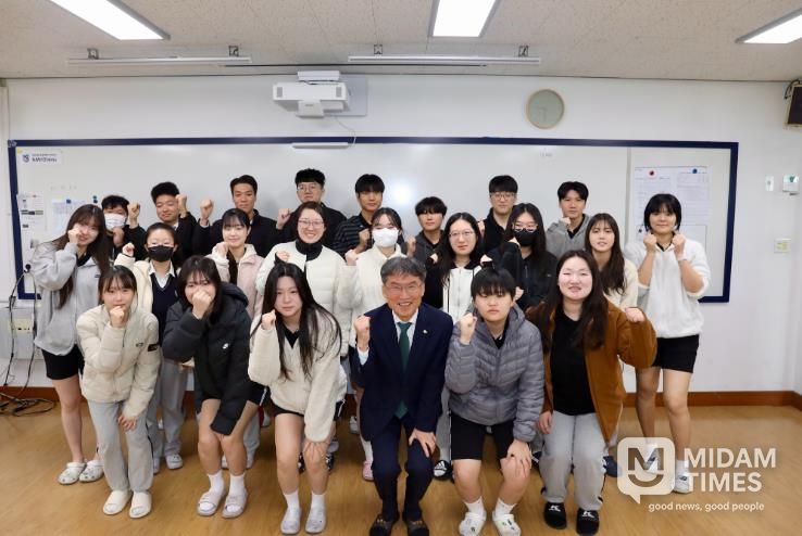 천창수 울산교육감, 수능 앞두고 고3 수험생 격려