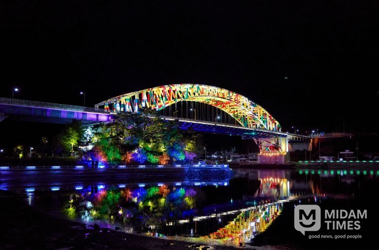 바다위의 예술, 통영대교에 새 빛을 입히다