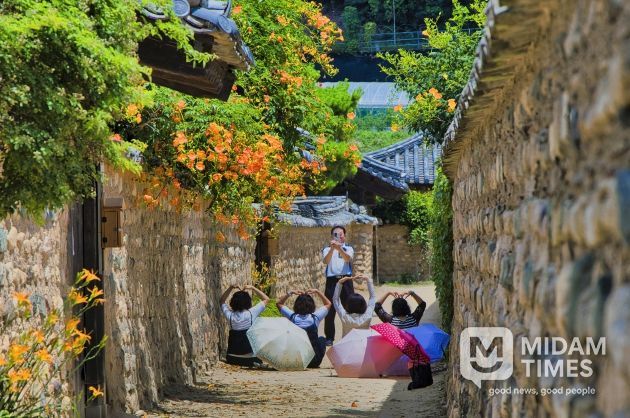 달성군 전국 사진공모전 수상작 사진 1(일반사진 부문 대상 '노치원 나들이')