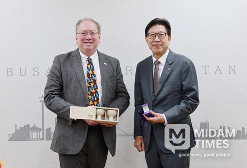 박형준 시장, '마이클 마이넬리' 영국 지옌 회장 접견