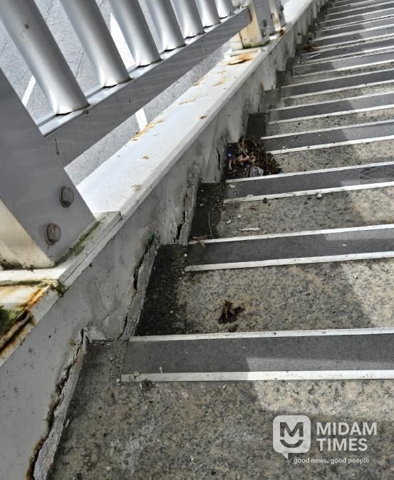 계단 연석부 천공