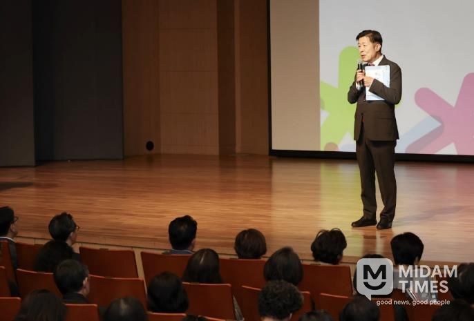 전성수 서초구청장이 23일 14시 심산기념문화센터에서 열린 구민 맞춤형 세무설명회에서 인사말씀하고 있다.