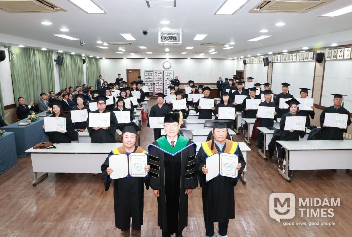 의령군, 제17기 농업인대학 졸업식.