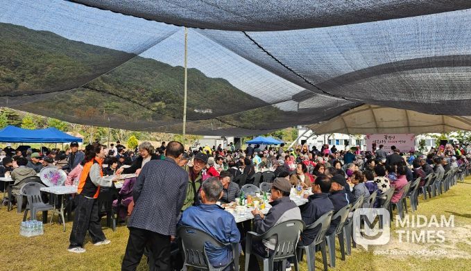 지역 주민과 어르신들이 함께 만든 축제의 장