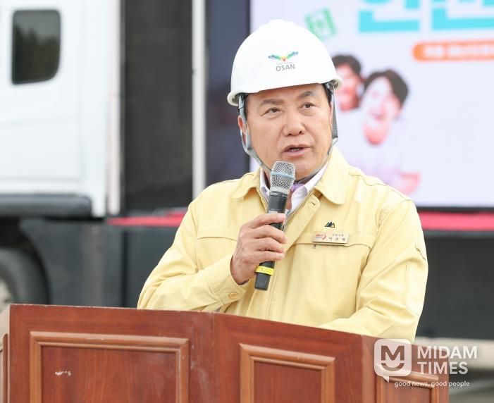 이권재 오산시장이 현장훈련 종료 후 강평하는 모습