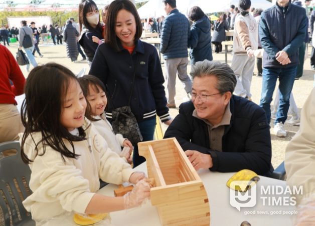 지난 1일과 2일 유림공원 동편 잔디광장에서 진행된 ‘2025 목재체험행사’