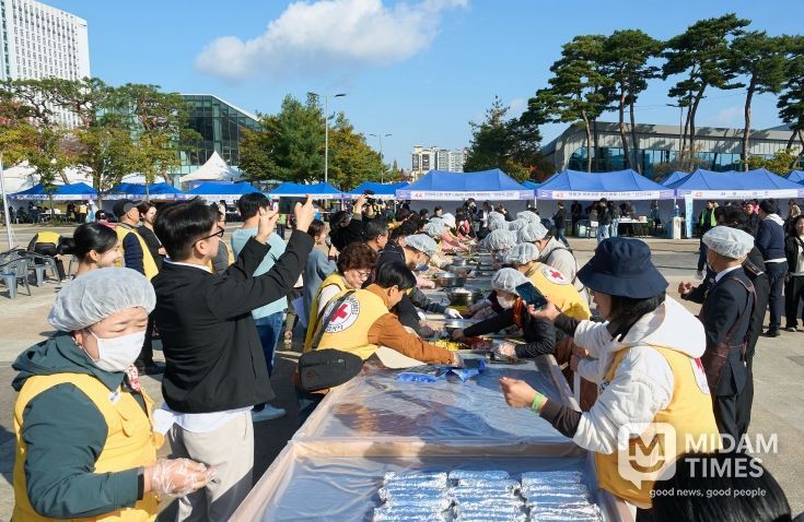 천안시는 지난 1일 천안종합운동장 오륜문광장 일원에서 ‘2025 천안시자원봉사페스티벌’을 개최했다.