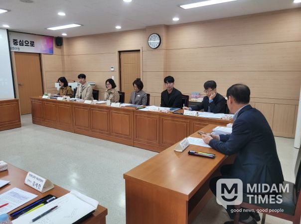 경북교육청, ‘정주학교’ 시범운영 성과 평가 착수(새로운 학교 모델 정주학교, 종합 평가로 성장의 길을 연다)(정주학교_정책연구 발표 모습)