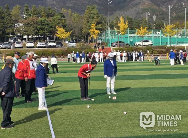 7일 밀양종합운동장 보조경기장에서 열린 제24회 밀양시장기 생활체육 경남게이트볼대회