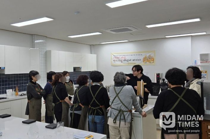 『시니어 여성, 핸드드립 매력에 빠지다』운영