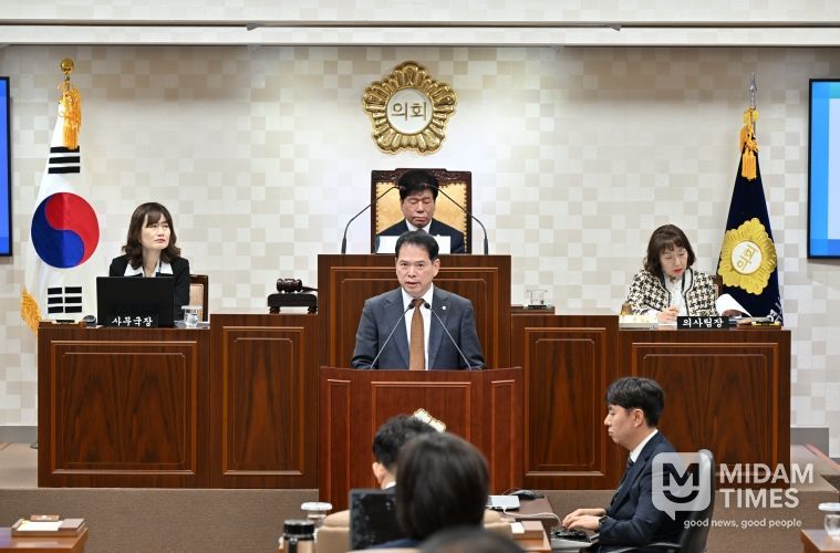 제290회 정례회 제1차 본회의에서 김성군 의원 5분 자유발언 모습