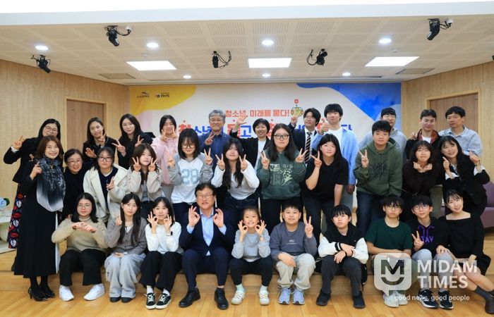 대구 수성구청소년문화의집(관장 권위정)은 지난 1일 청소년이 묻고 구청장이 답하는 ‘2025 청문청답(靑問廳答) 토크 콘서트’를 개최했다.