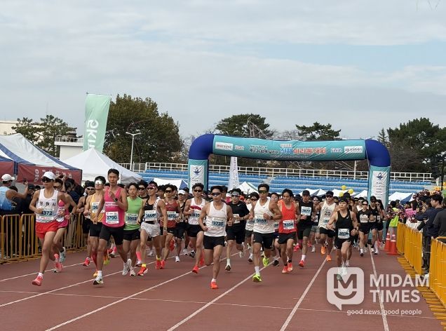 제18회 진해마라톤대회, 해군창설 80주년 기념 특별코스로 성황리 개최