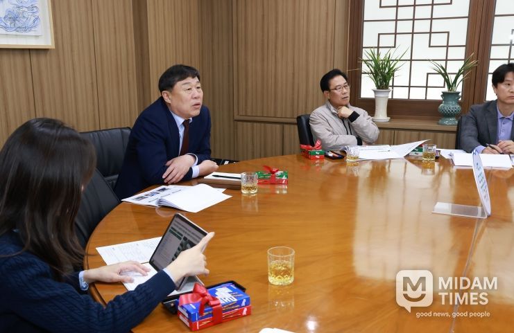 울산 동구는 11일 구청장실에서 김종훈 동구청장 주재로 관계자들이 참석해 전하1동 청사 이전 대상지 선정 타당성 조사 용역 착수보고회를 가졌다.