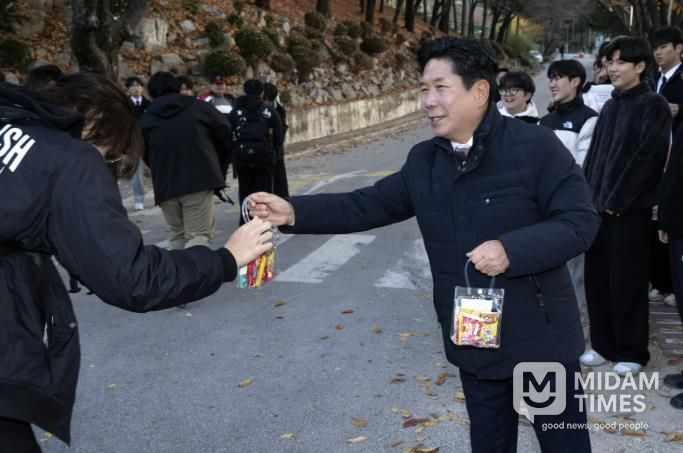수능 현장 사진