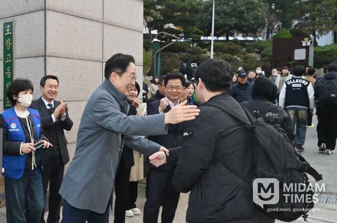 임종식 경북교육감 수능 당일 시험장 방문하여 수험생 격려(포항고등학교)