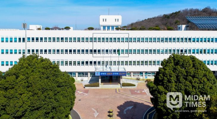 1. 창녕군청 전경