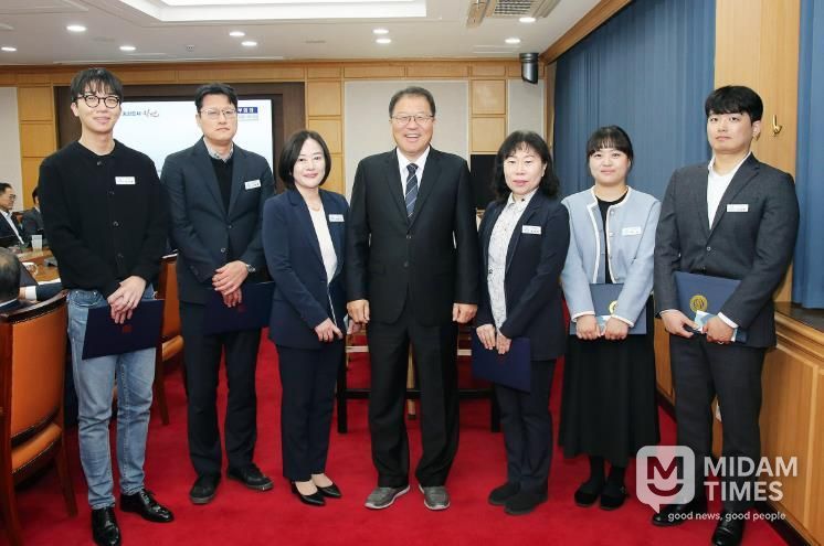 창원특례시, 10월‘이달의 우수공무원’ 표창 수여