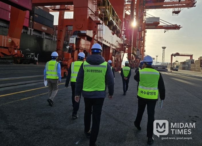 겨울철 재난 대비 해양수산분야 점검(항만 크레인 점검)