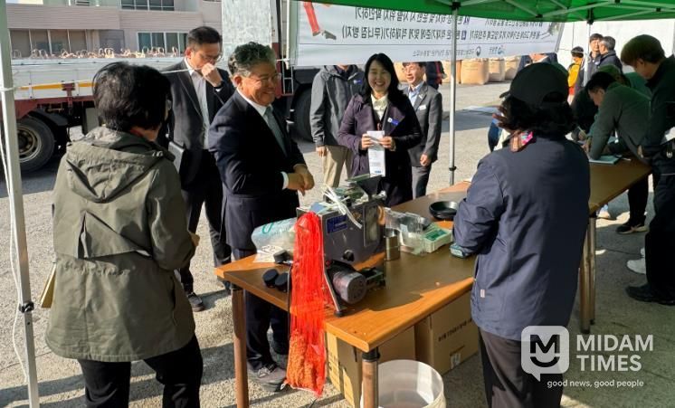 영광군수, 친환경 벼 매입 현장 찾아 농업인 격려