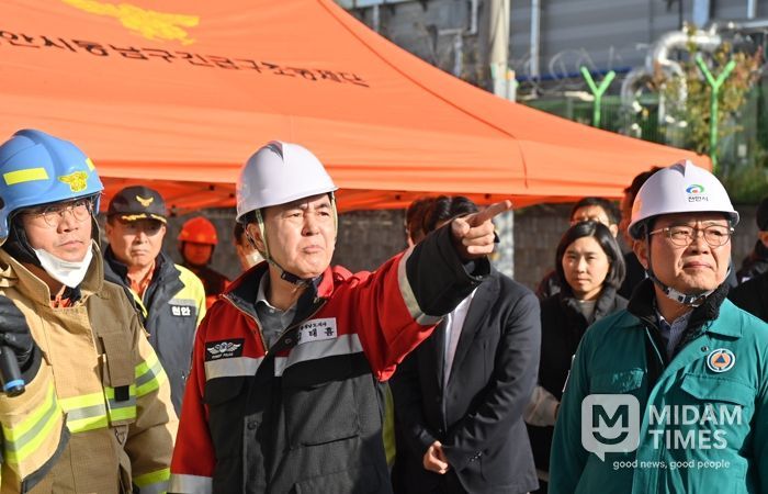 김태흠 충남도지사, 물류센터 화재 진압 현장 점검