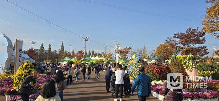 ‘2025 진주국화작품전시회’성황리 폐막