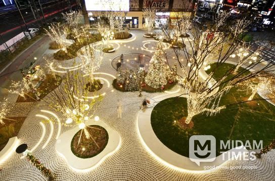 2025년 11월 17일_다사광장 크리스마스 경관조명 사진 1(2024년 다사광장 크리스마스 경관조명)