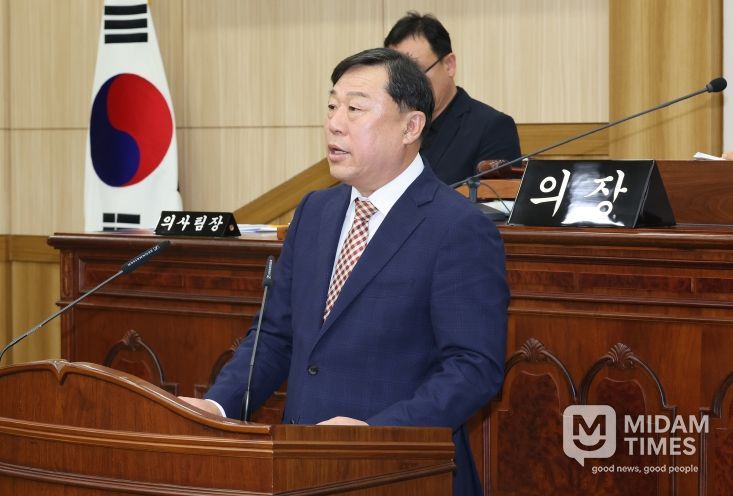 김종훈 울산동구청장은 17일 동구의회 의사당에서 가진 제232회 동구의회 제2차 정례회에서 2026년도 예산안 제출에 즈음한 시정연설을 하고 있다.