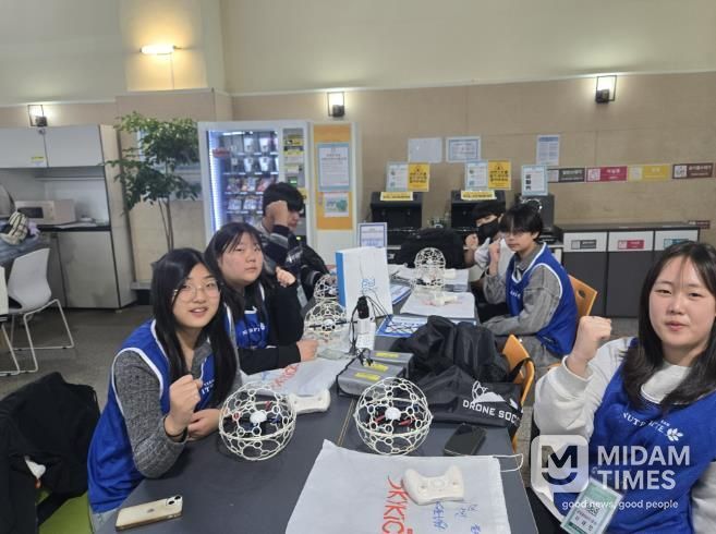 제5회 서울시 청소년 드론축구대회에 참가한 영덕 열린 유소년 드론축구단.