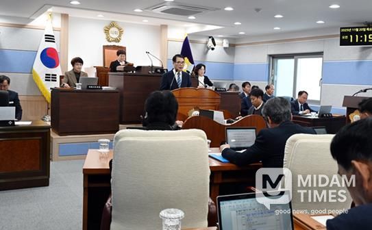 11월 20일 열린 남해군의회 제289회 제2차 정례회 제1차 본회의 전경