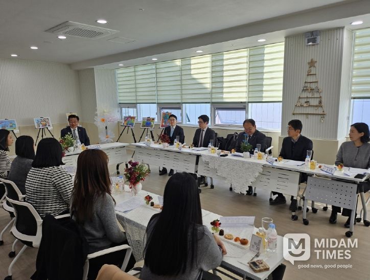 주형환 저출산고령사회위원회 부위원장이 20일 포항형 돌봄정책과 선진보육시설을 살펴보기 위해 포항을 방문했다.