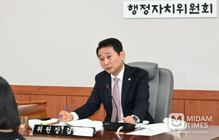 중구의회 행정자치위원회 김태욱 위원장.